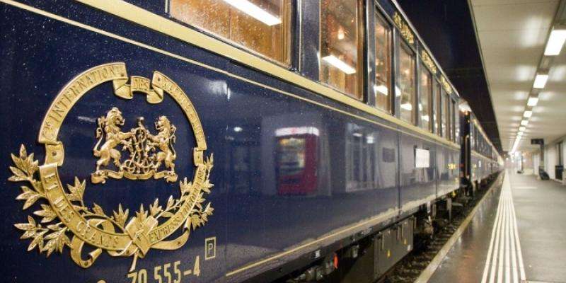 Dîner gastronomique à L'Orient Express au cœur de Paris